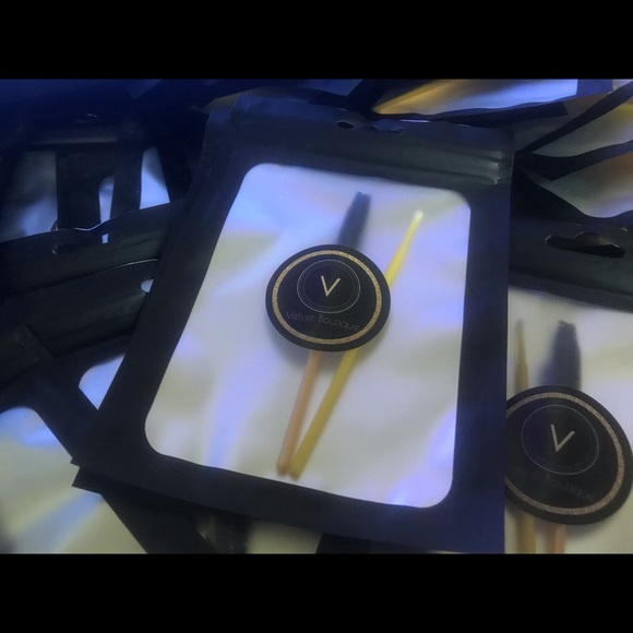 Velvet Linda Lash - Picture 6 of 7